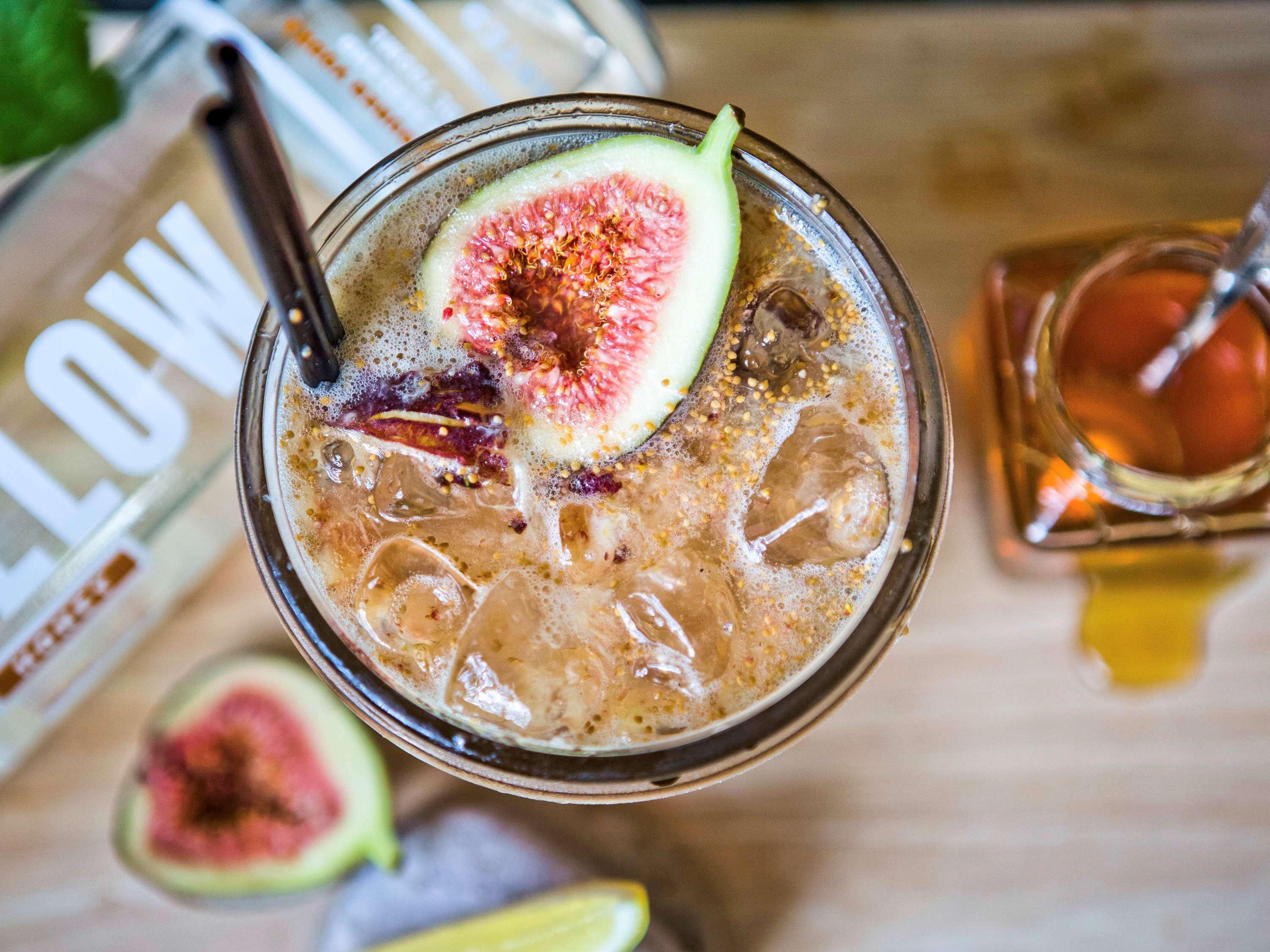 더 코모 멜버른 엠갤러리 멜번 외부 사진 A fig and honey cocktail