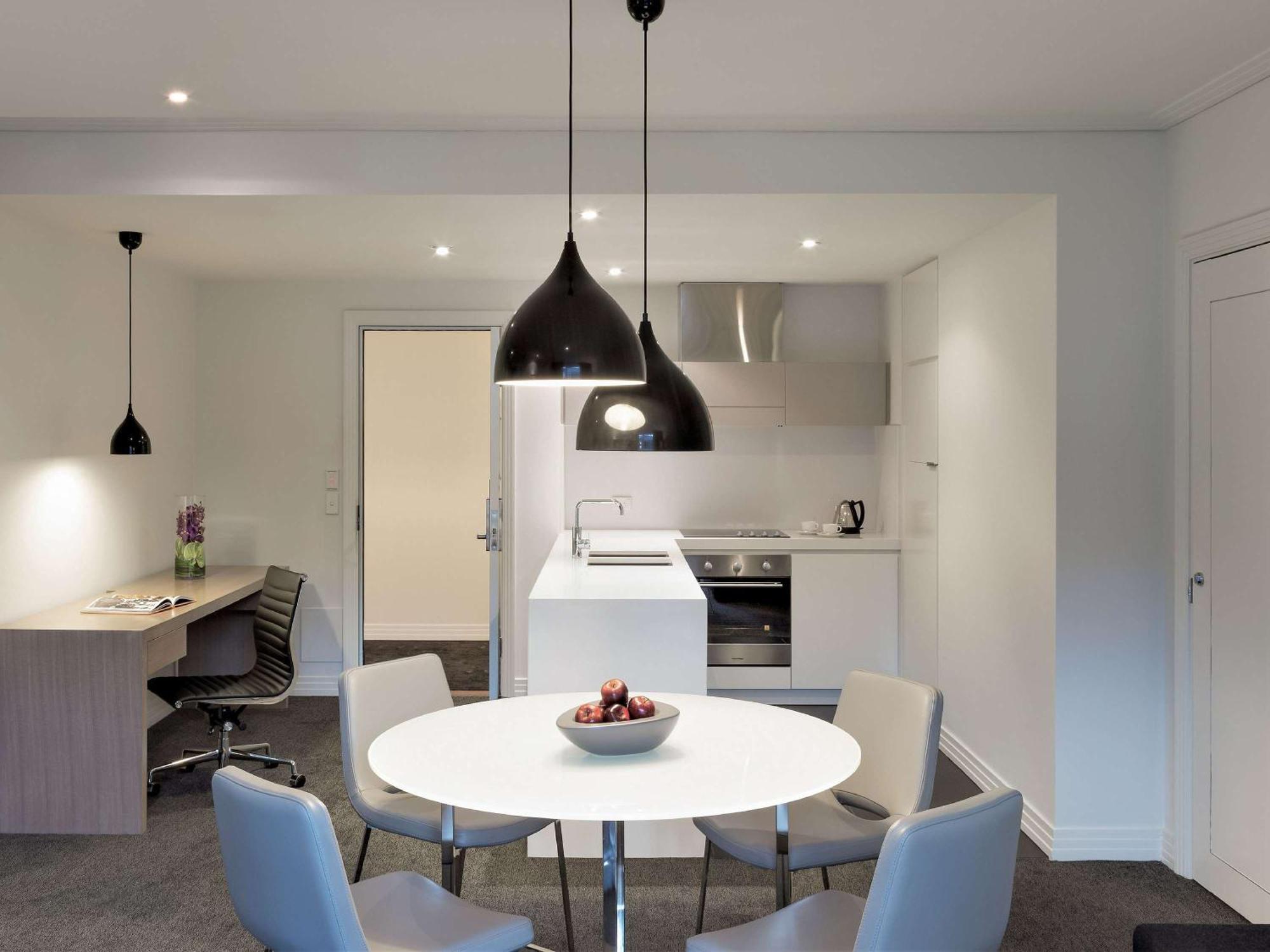 더 코모 멜버른 엠갤러리 멜번 외부 사진 A kitchen in a serviced apartment